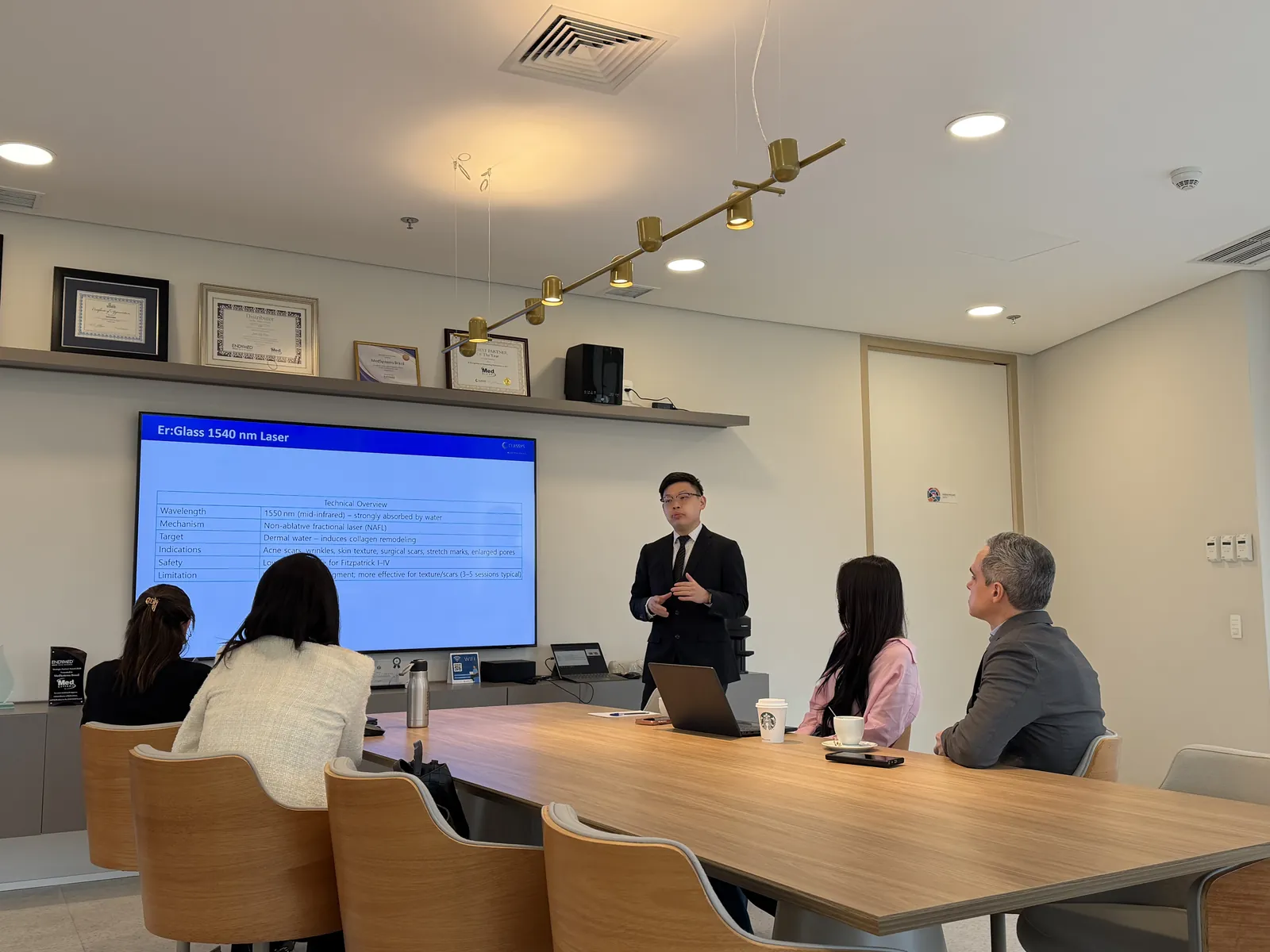 Dr Sin Yong presenting the 1540 nm Er:Glass laser specifications during the Secret Duo session