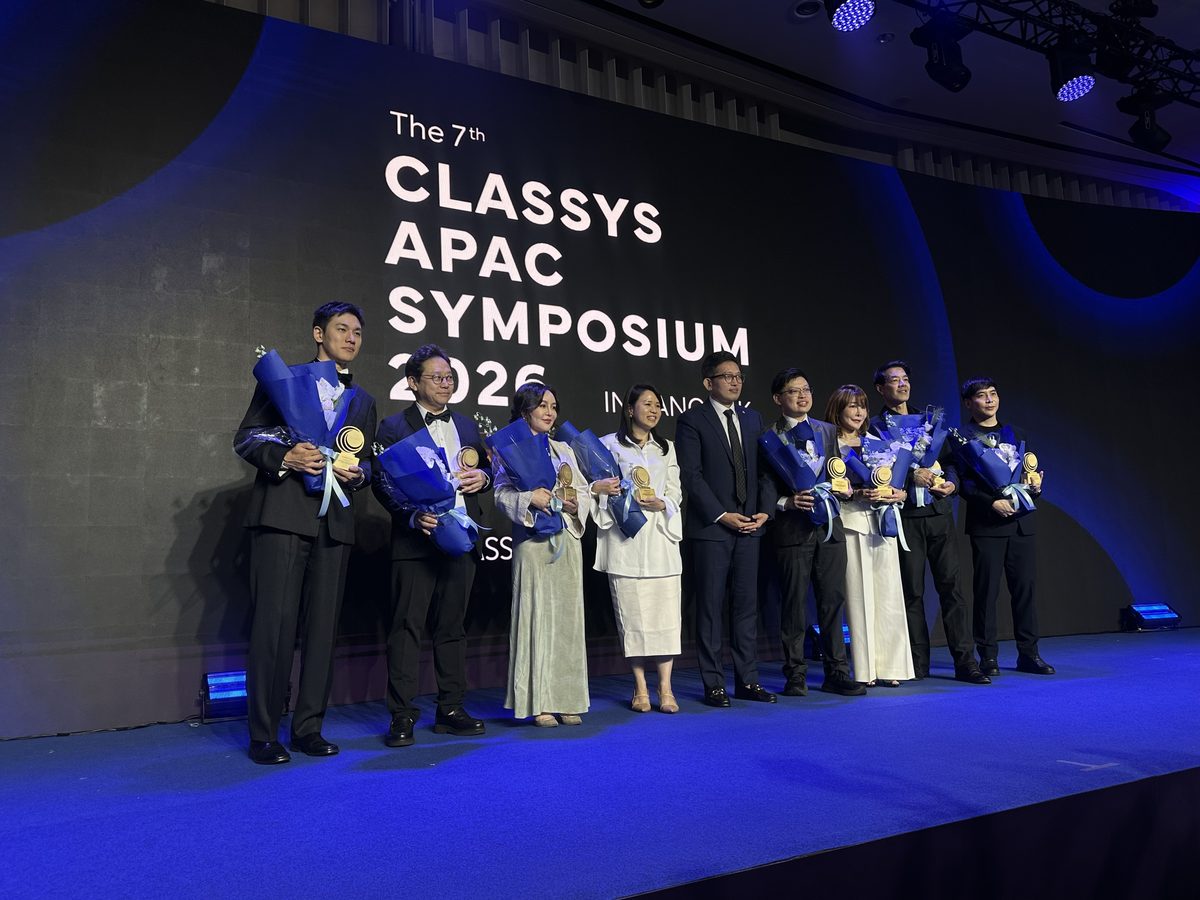 The 7th CLASSYS APAC Symposium 2026 KOL Award Ceremony — Dr Sin Yong on stage